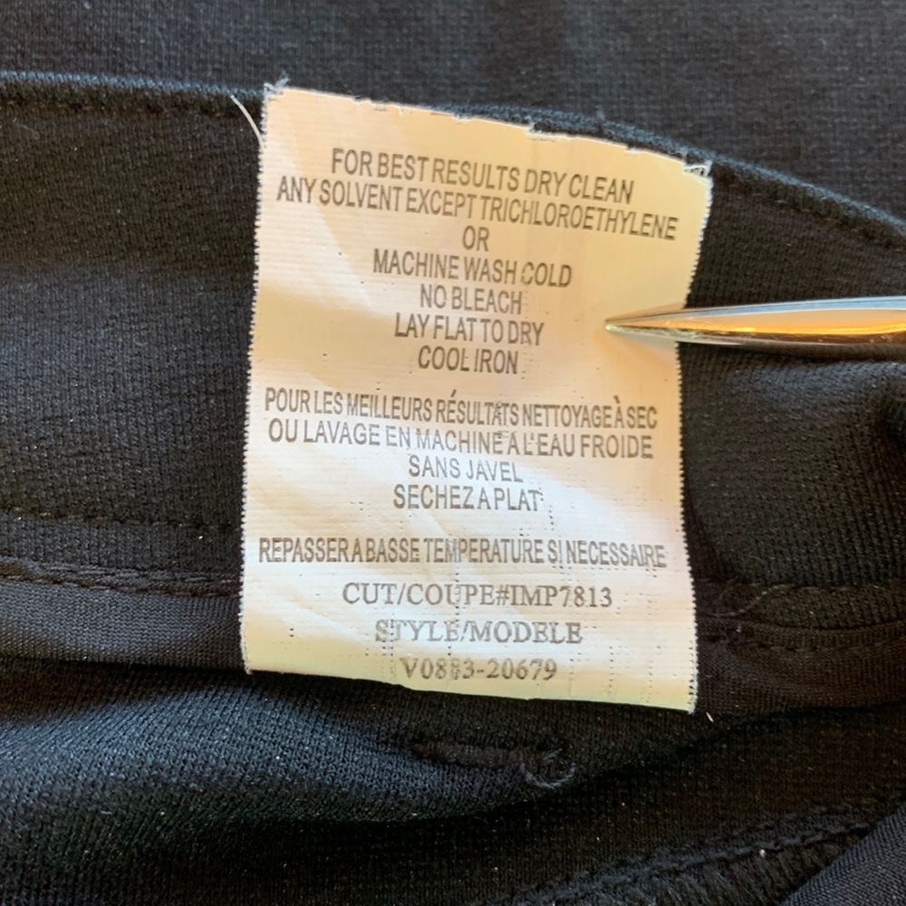 VINCE jeans, sleek skinny, high waist, monogram button, classic 5 pockets. 8 - Picture 13 of 17
